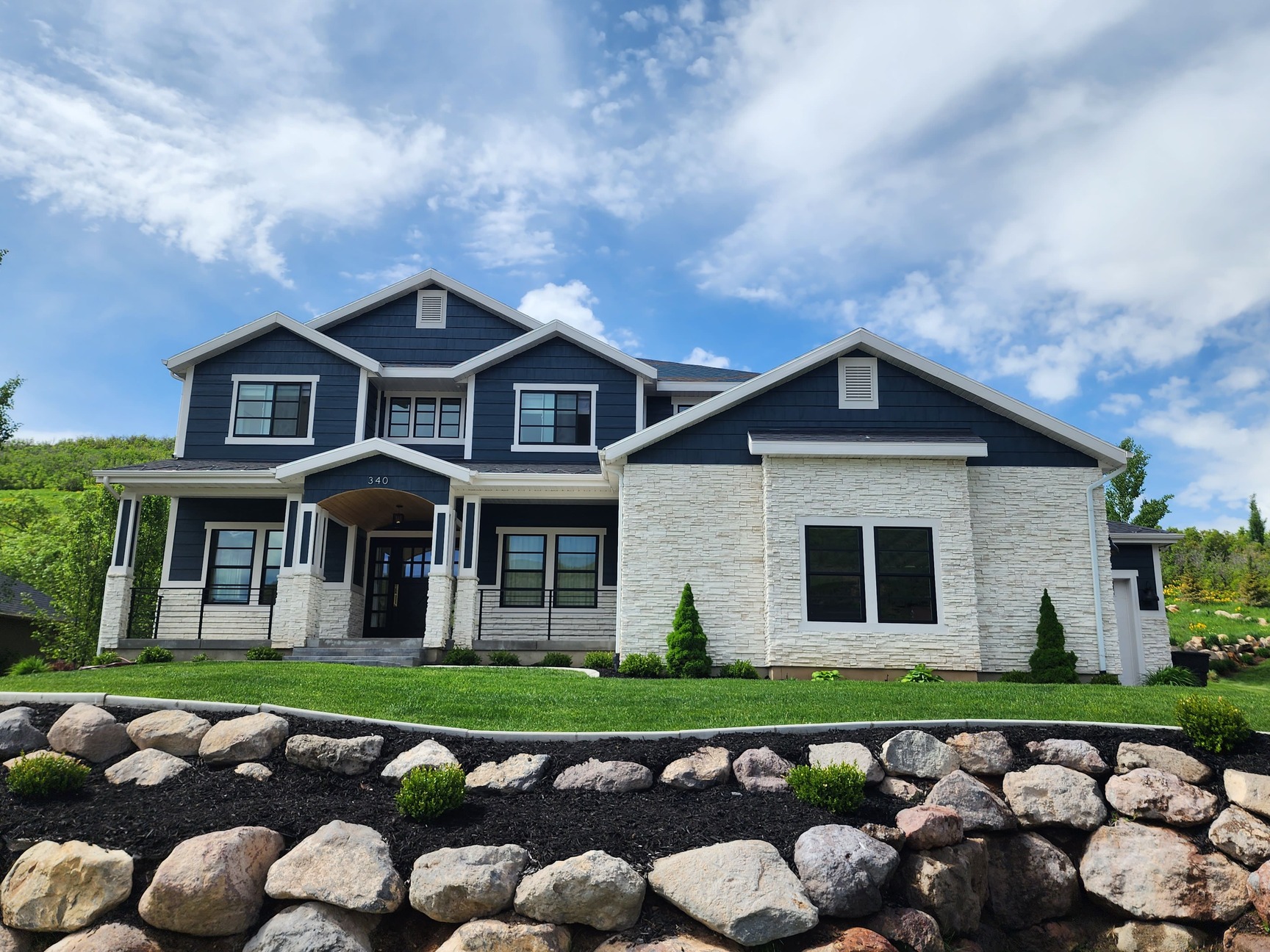Choosing the Right Paint for Stucco: Elastomeric vs. Concrete Stain
